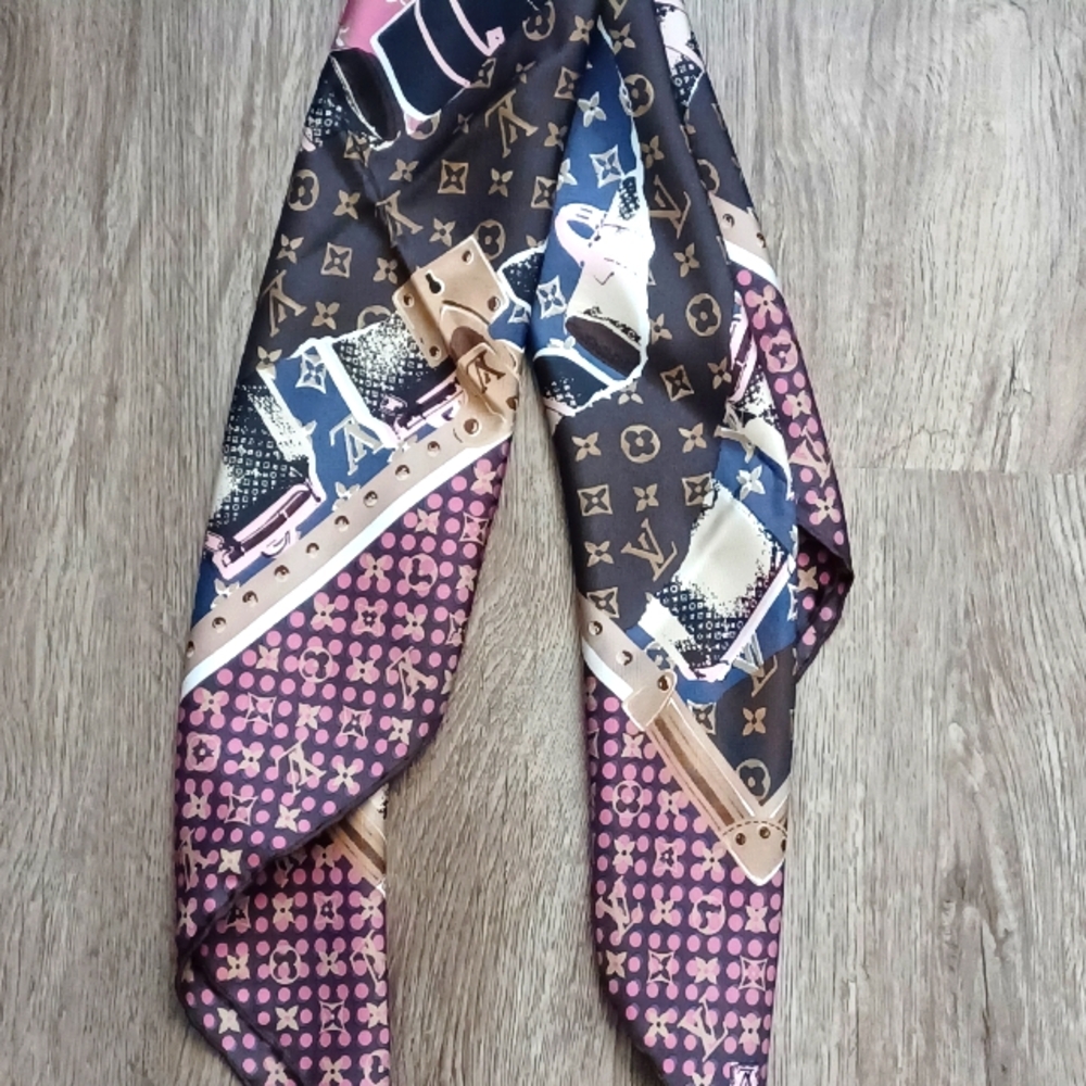 Authentic Louis Vuitton Multicolor 100% Silk Scarf - Picture 7 of 10